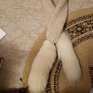 100% sheep wool with fox scarf